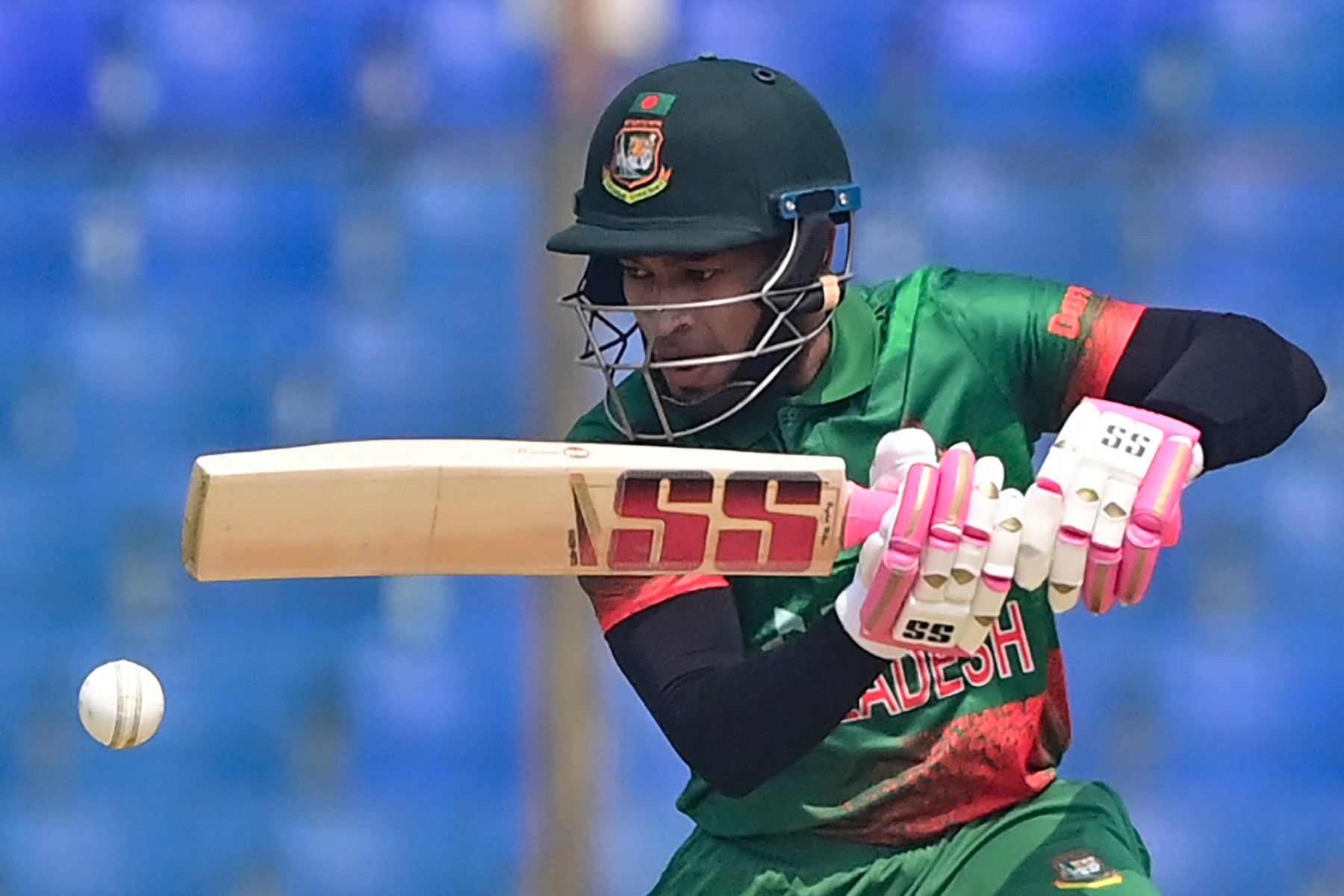 Mushfiqur Rahim's resilient 61 uplifts BAN