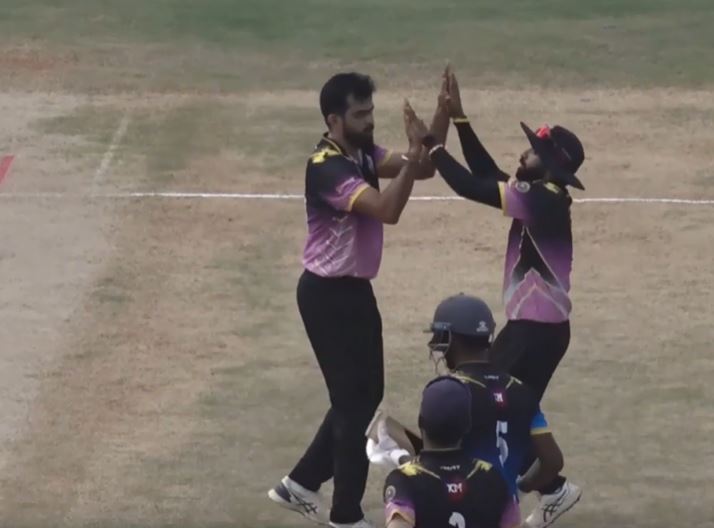 5 for 18! Manu Krishnan strikes with the ball
