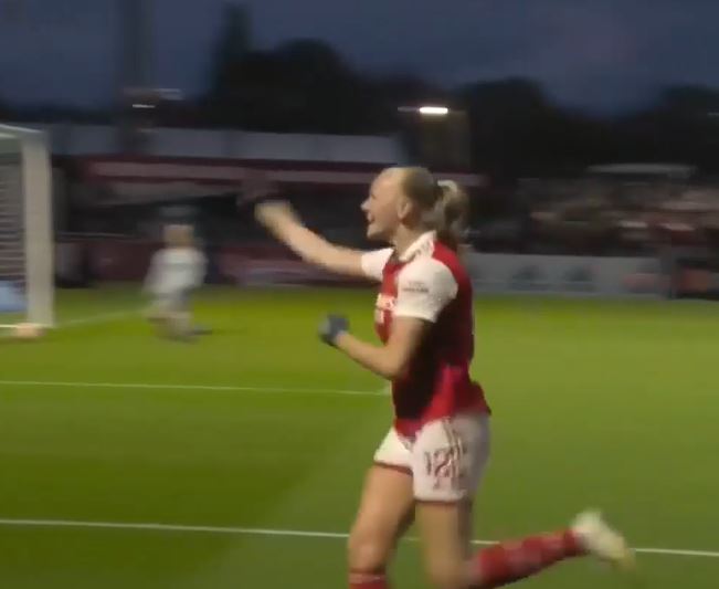 Maanum's stunning strike helps Arsenal beat Leicester City 1-0