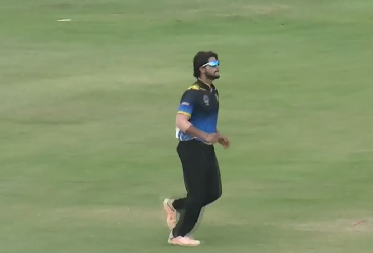 4 for 21! Vinod Kumar's disciplined spell