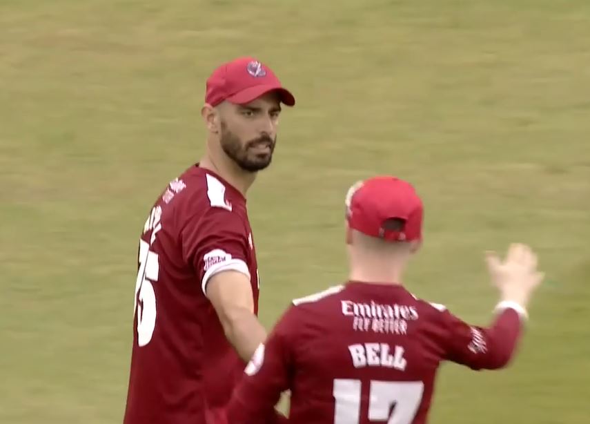 Defiant Lancashire stifle Leicestershire by 8 wickets