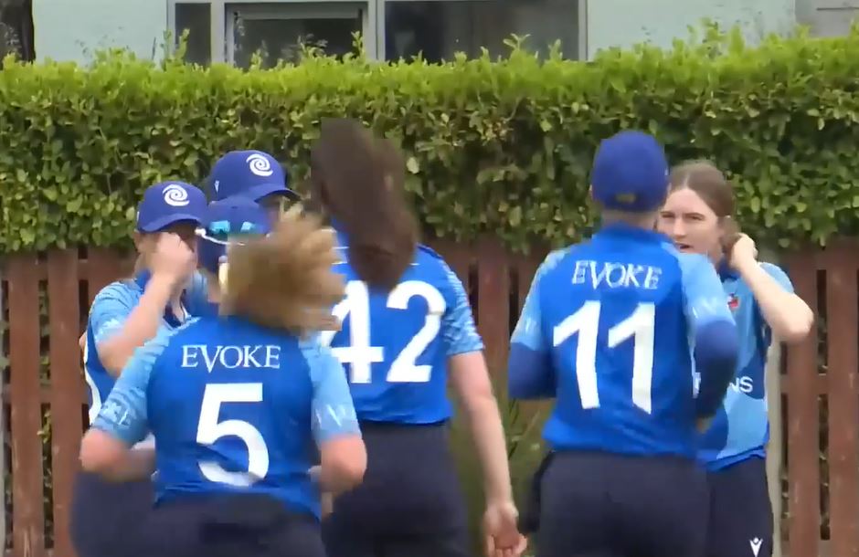 Rampant Typhoons rout Scorchers by 8 wickets
