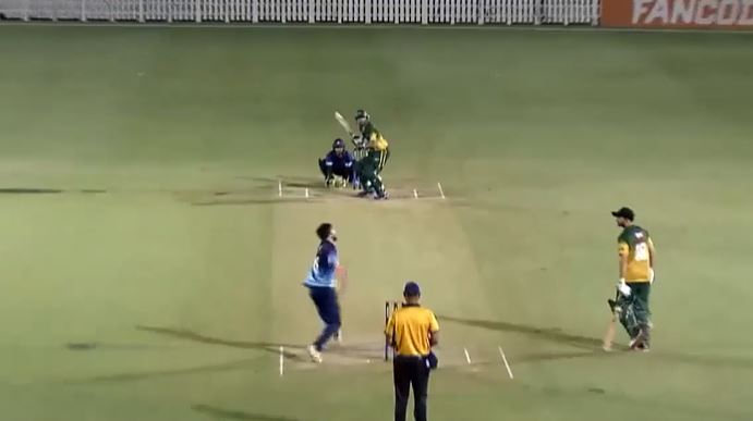 Muhammad Farooq spins his web with a 3-fer