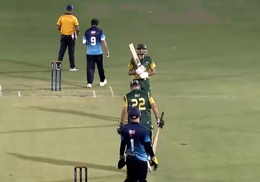 63 off 28! Ali Anwaar lights up the sky
