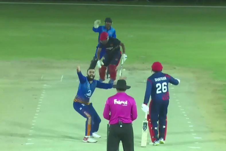 3-fer! Ali Zaheer puts a leash on Ceylinco CC