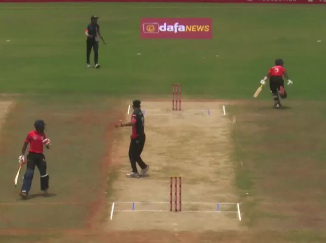 Smashers sail past Royals by 6 wickets