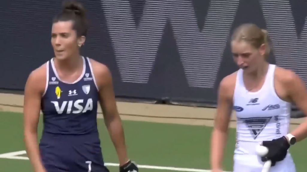 New Zealand hold nerves to pip Argentina 2-1