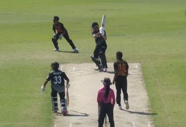 7 Fours! Oscar Jackson returns with solid 68