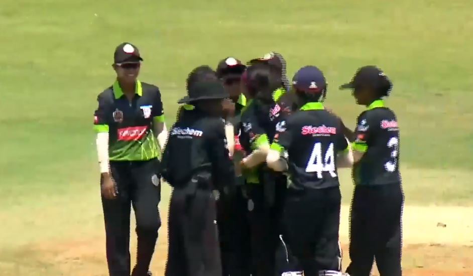 Thriller! Queens hold nerves to beat Angels by 2 runs