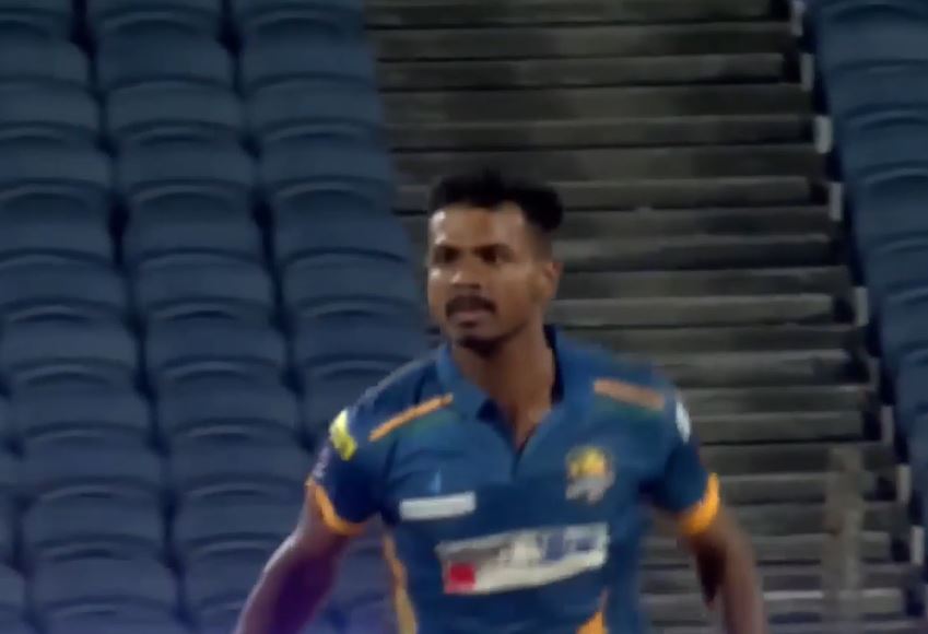 3 for 31! Pradeep Dadhe's brilliant spell goes in vain