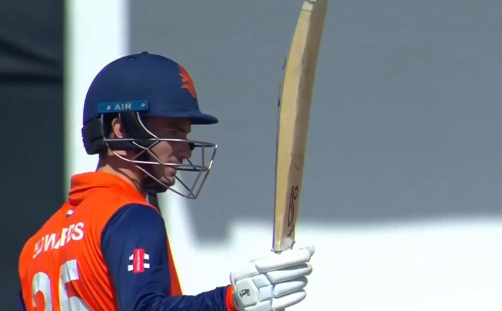 Scott Edwards steadies the ship for NED with valiant 81