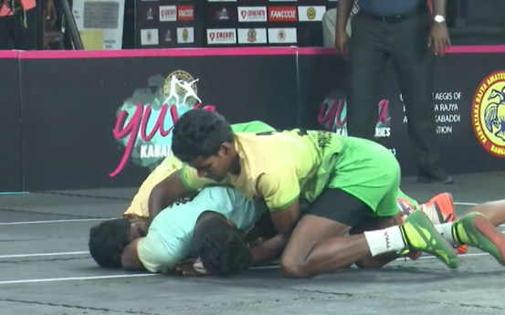 Ajay Muthaiya's superb tackles against Chola Veerans