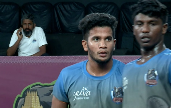 Santhosh Srinivasan gritty tackles against Chambal Challengers