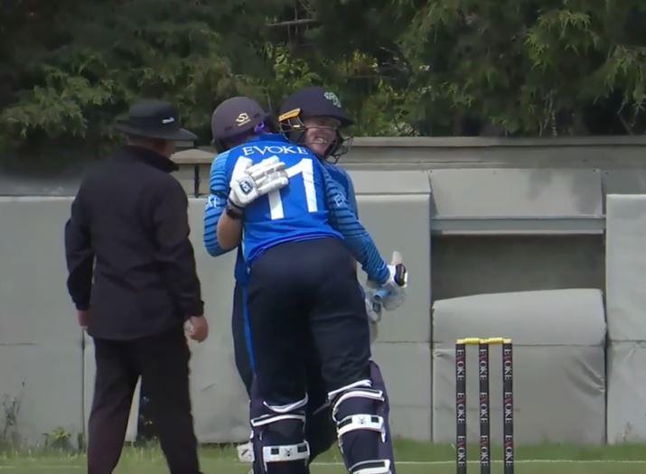 17 Fours! Laura Delany sizzles with brilliant 127
