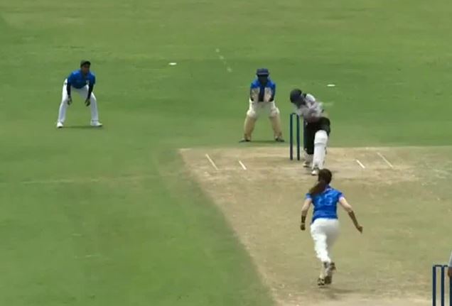 4-fer! Ria Shrikanth handicaps Strikers