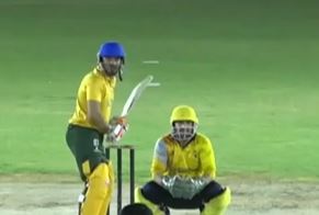 2 fours, 8 sixes! Manjula goes on a rampage with his 67*