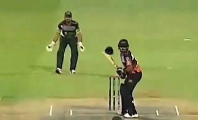 Lahiru Sandaruwan's valiant 52 goes in vain