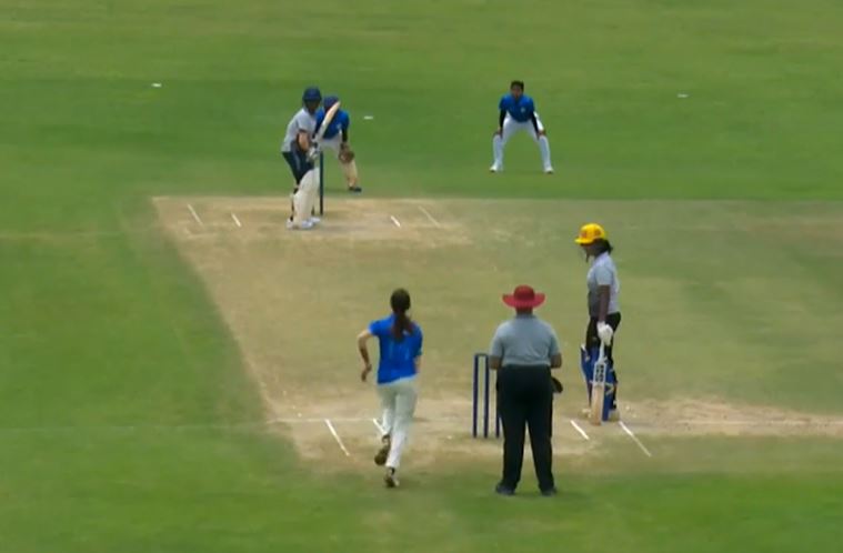 Kamalini anchors Strikers with her valiant 53*