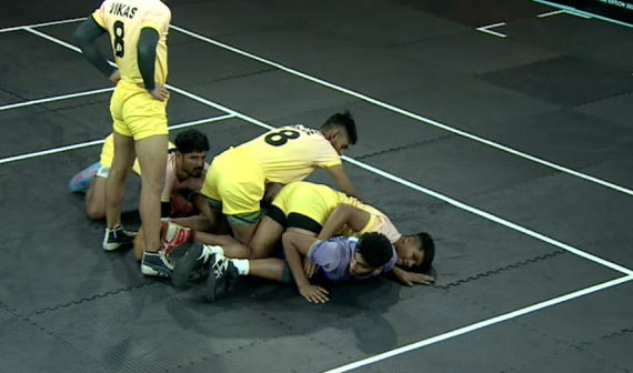 Navpreet Singh's kamaal raids against Sindh Sonics