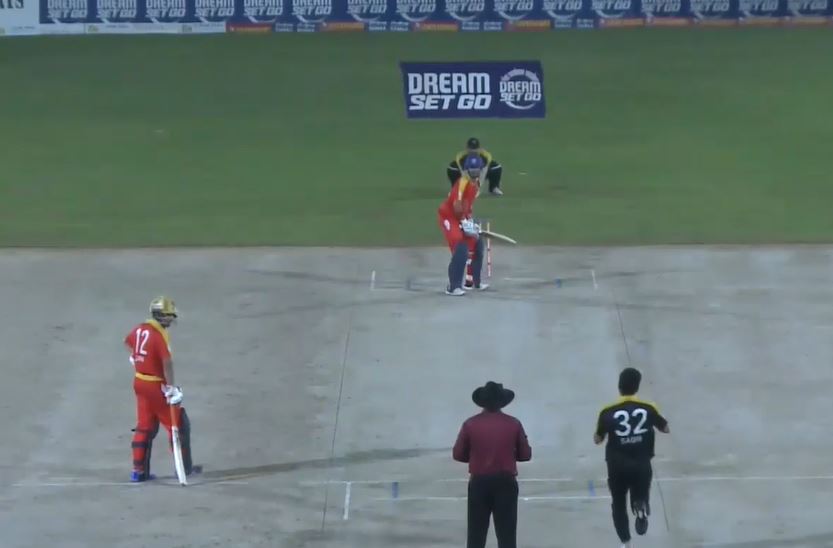 74 off 38! Khalid Shah fights a lone battle