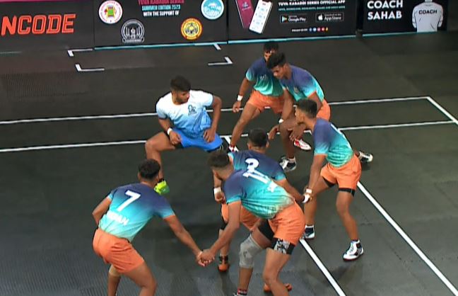 Madhu puts up a clinical raid with 4 points