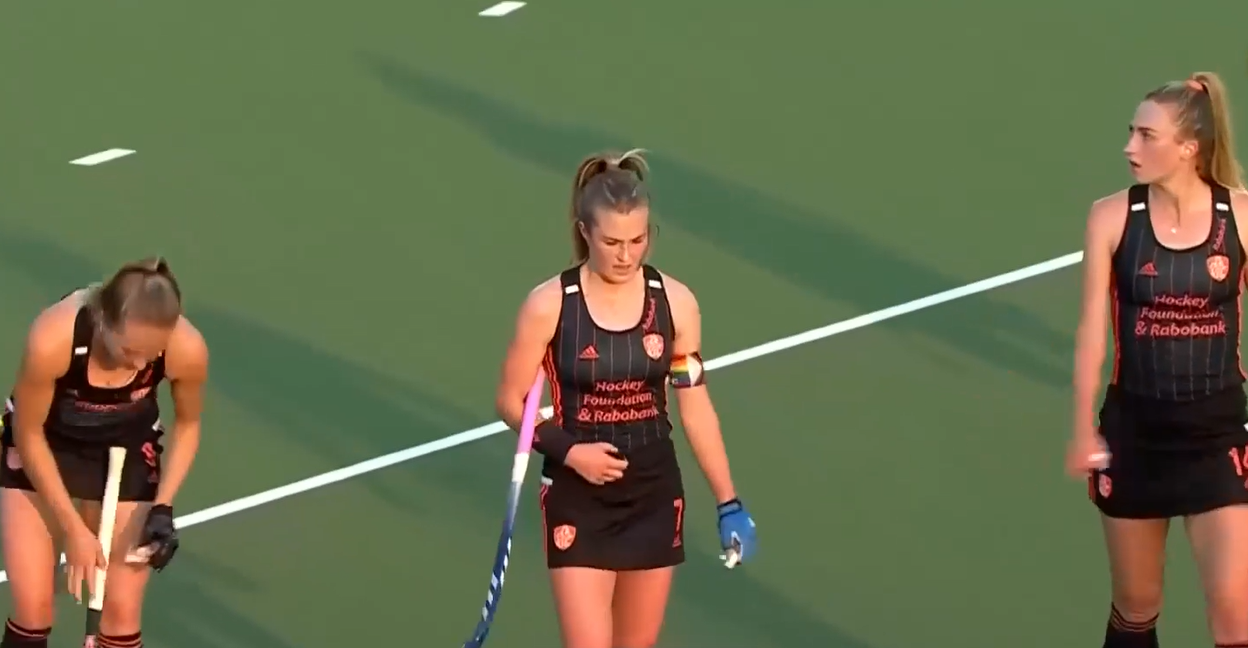 Netherlands smother sloppy Australia 7-2