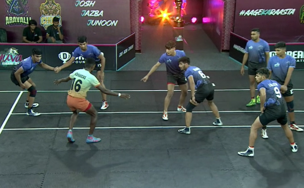 Periyar Panthers fight hard to pip Chola Veerans 23-21