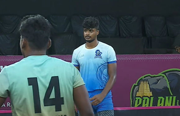 Shashank B's electrifying raids against Chola Veerans