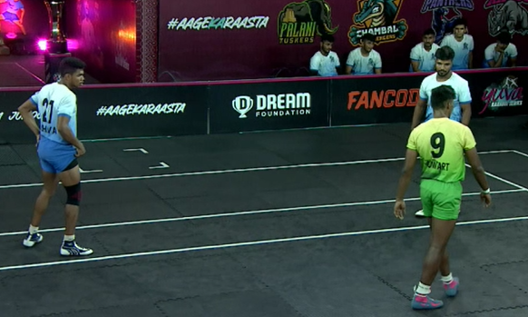 Shiva Kumar's bold tackle against Palani Tuskers