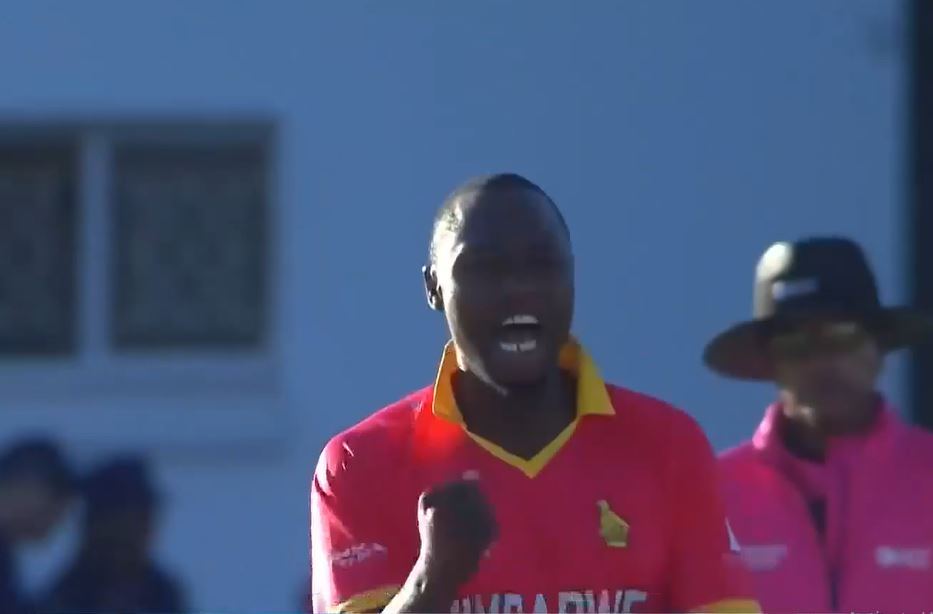 Tendai Chatara pumps the brakes with 3/52