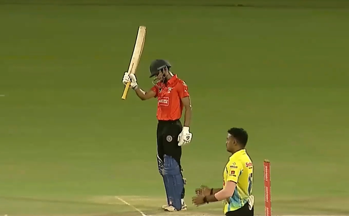 66 off 37! Yash Jadhav fights a lone battle