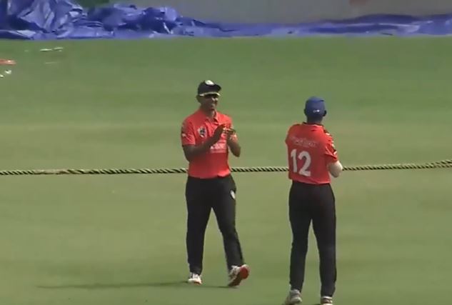 3 for 18! Aravindaraj Arulprakasam strikes early