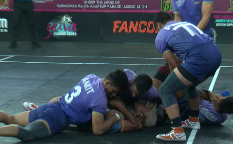 Rajendra Bhakar's gritty tackles against Nilgiri Knights