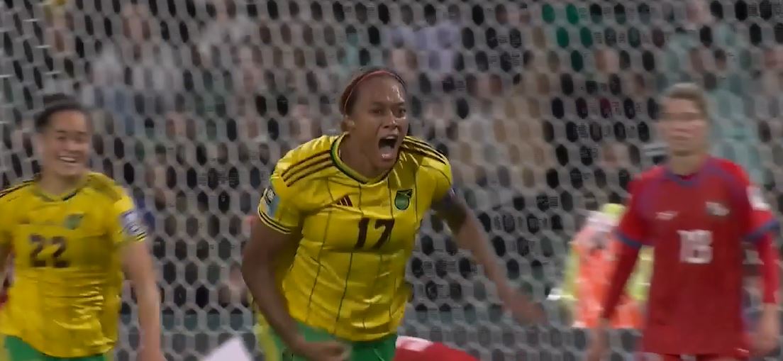 Jamaica hold nerves to beat Panama 1-0