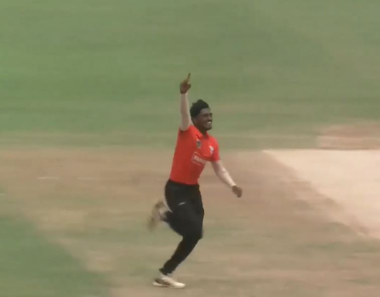 5 for 9! Akash Pugazhendi dismantles Bulls