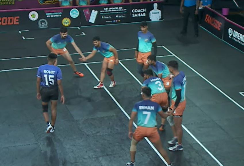 14 Raid Points! Rohit Yadav lights up for Periyar Panthers