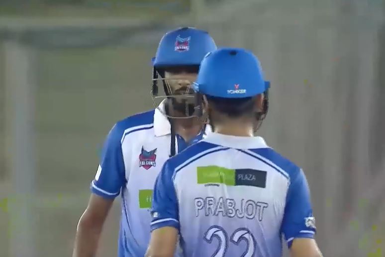 50 off 27! Jatin Sahota sizzles with supportive knock
