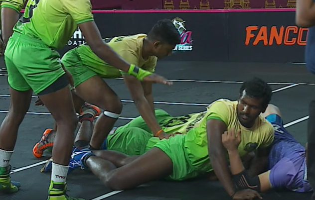 Tamilarasan Kalasamy brushes Aravalli Arrows' raiders aside