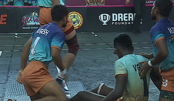 Durgesh Sahu's amazing tackles against Chola Veerans