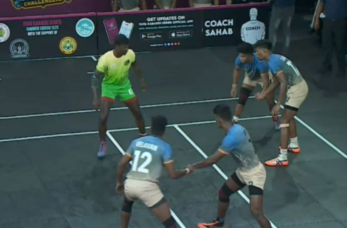 Kamaal Moment! Kalasamy displays a valiant tackle