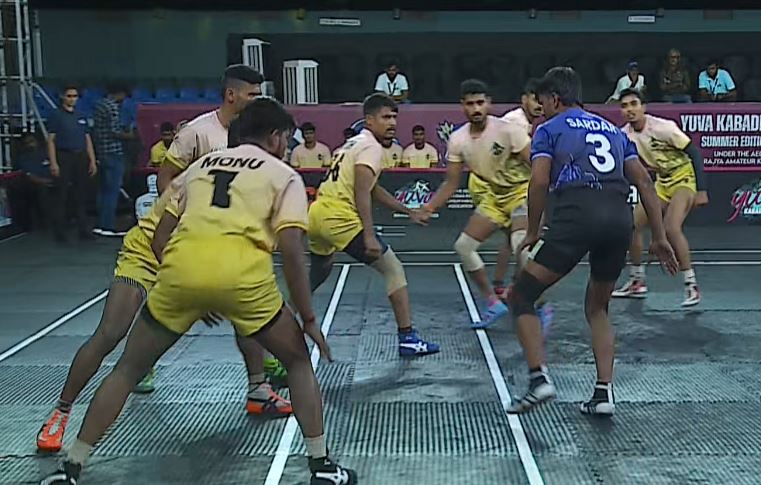 Rohit Singh's defense rattles Periyar's raiders