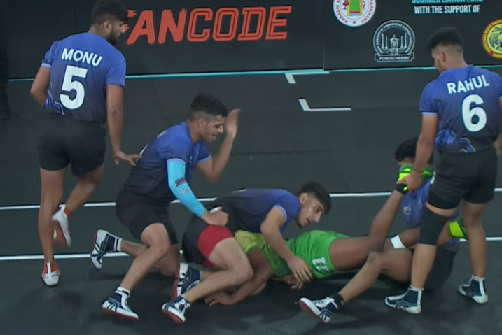 Manjeet Mitra's blazing tackles against Palani Tuskers