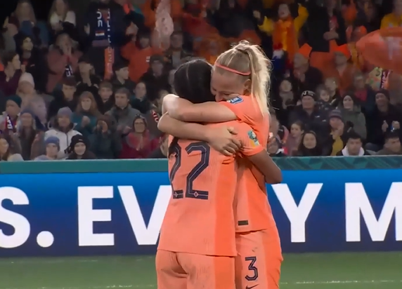 Netherlands show nerves of steel to pip Portugal 1-0