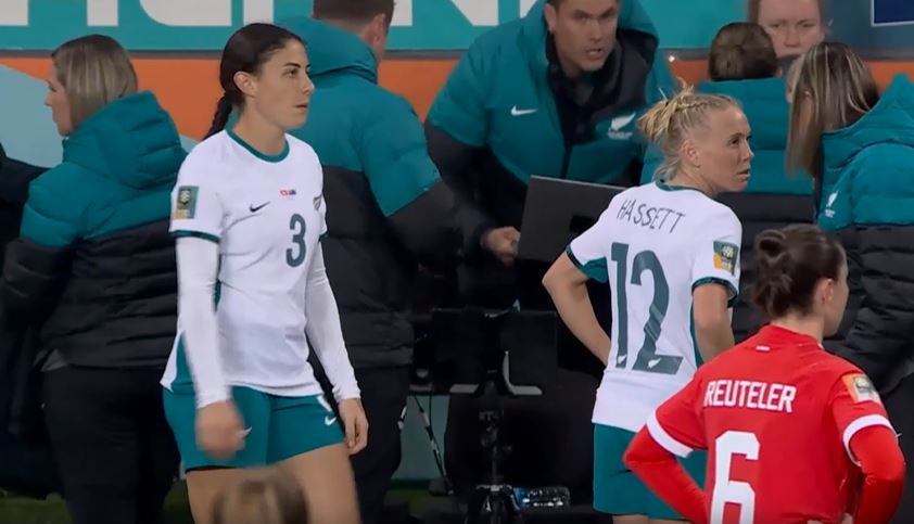 Switzerland even-steven New Zealand 0-0, top Group A