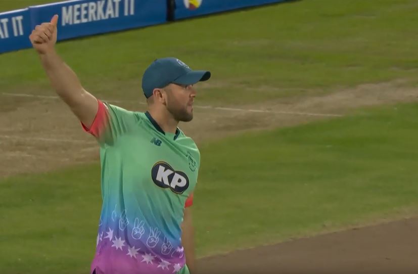 3 for 24! Gus Atkinson delivers with the ball