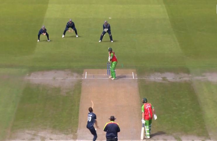 Lionhearted Leicestershire rout Lancashire by 95 runs