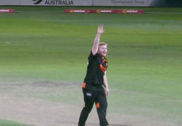 Hamish Martin's 3-fer dents ACT Comets