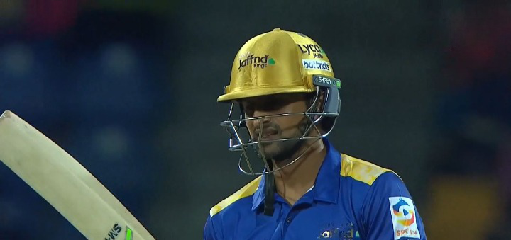 Shoaib Malik fights a lone battle with valiant 74*