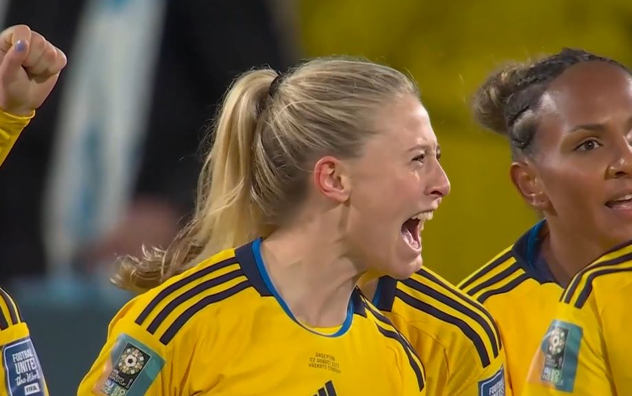 Spirited Sweden brush aside Argentina 2-0