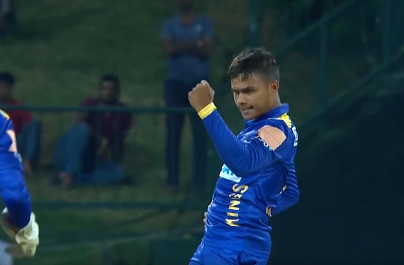 4 for 10! Dunith Wellalage delivers with the ball